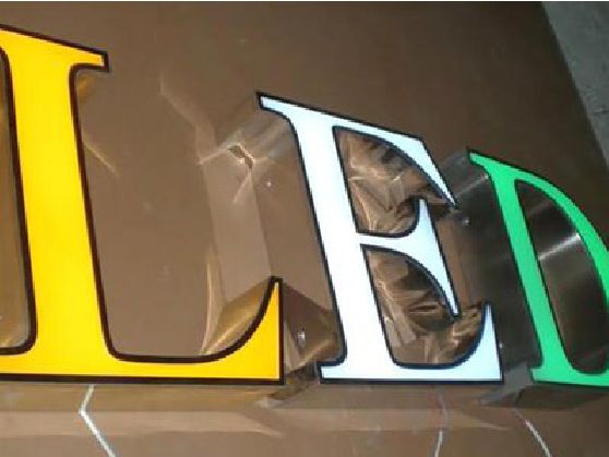 瓮安介绍LED招牌的基础知识。