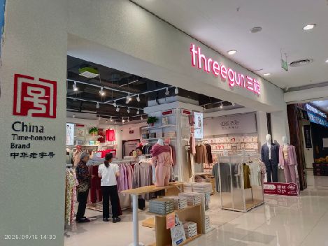 瓮安服装店招牌设计技巧。